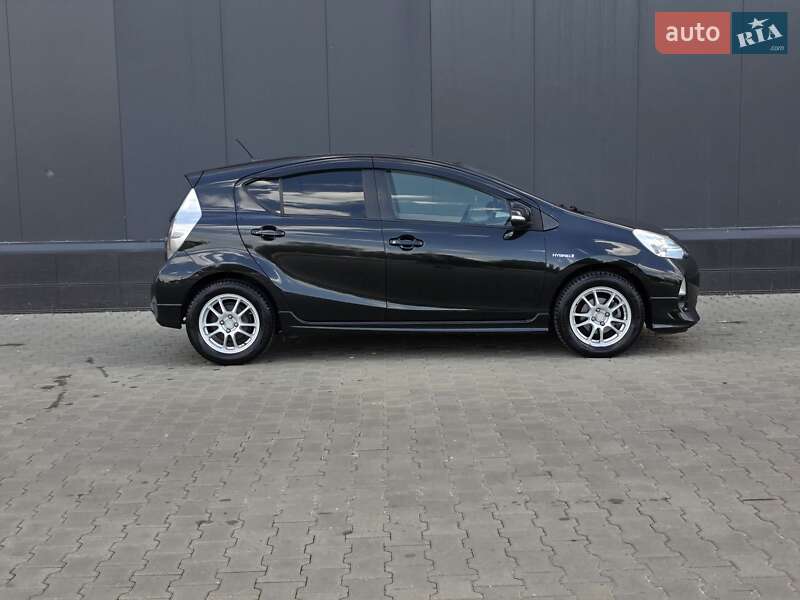 Хетчбек Toyota Aqua 2013 в Києві