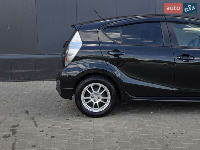 Хетчбек Toyota Aqua 2013 в Києві