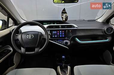 Хэтчбек Toyota Aqua 2013 в 