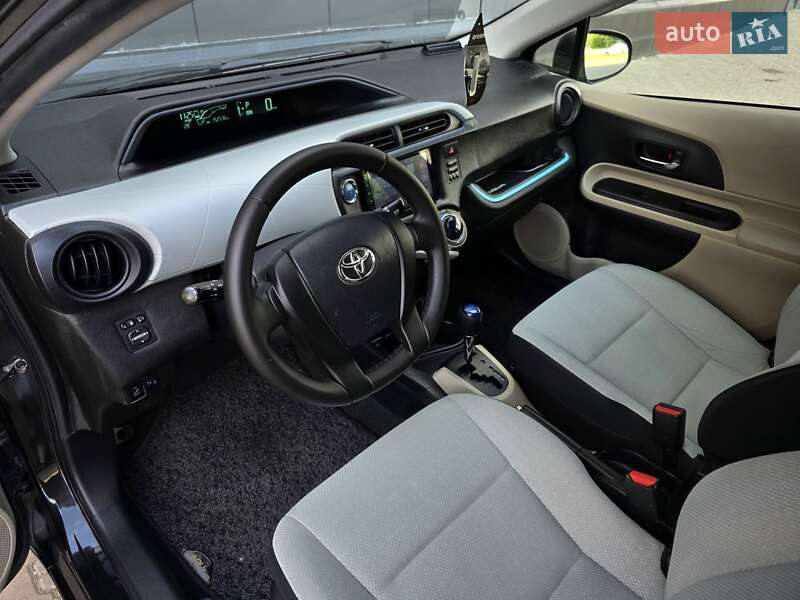 Хетчбек Toyota Aqua 2013 в Києві