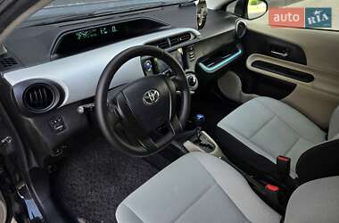 Хэтчбек Toyota Aqua 2013 в 