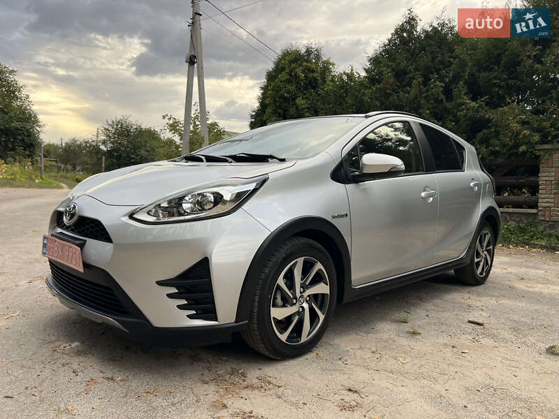 Хэтчбек Toyota Aqua 2017 в Василькове