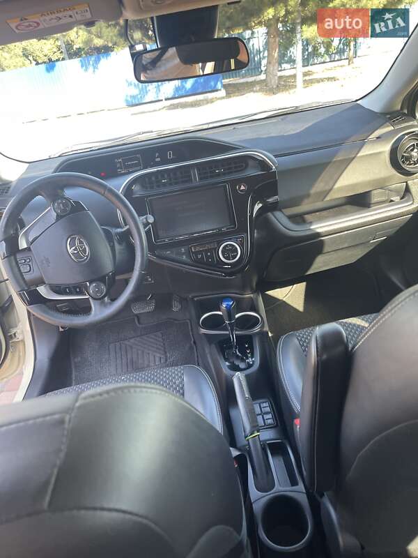 Хэтчбек Toyota Aqua 2017 в Черноморске