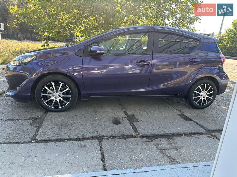 Хетчбек Toyota Aqua 2017 в Одесі