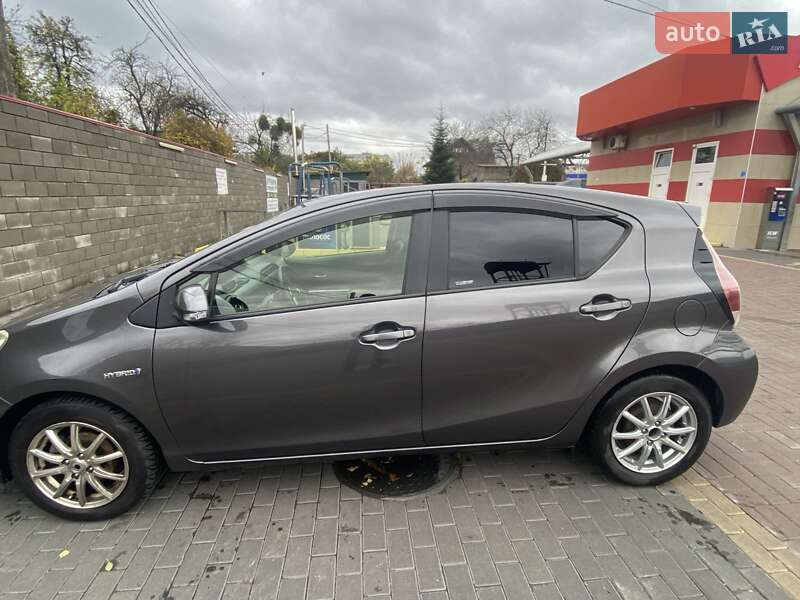 Хэтчбек Toyota Aqua 2015 в Киеве фото 3 Хэтчбек Toyota Aqua 2015 в Киеве