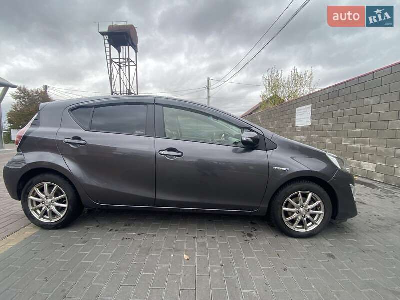 Хэтчбек Toyota Aqua 2015 в Киеве фото 4 Хэтчбек Toyota Aqua 2015 в Киеве