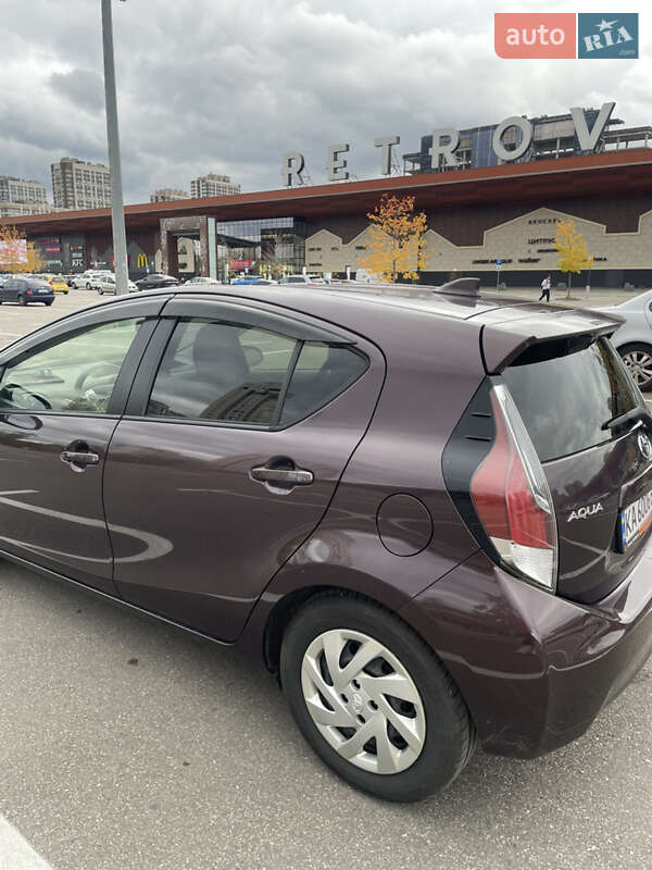 Хэтчбек Toyota Aqua 2015 в Киеве