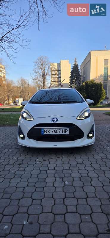 Хетчбек Toyota Aqua 2017 в Хмельницькому