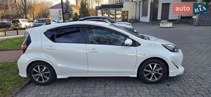 Хетчбек Toyota Aqua 2017 в Хмельницькому