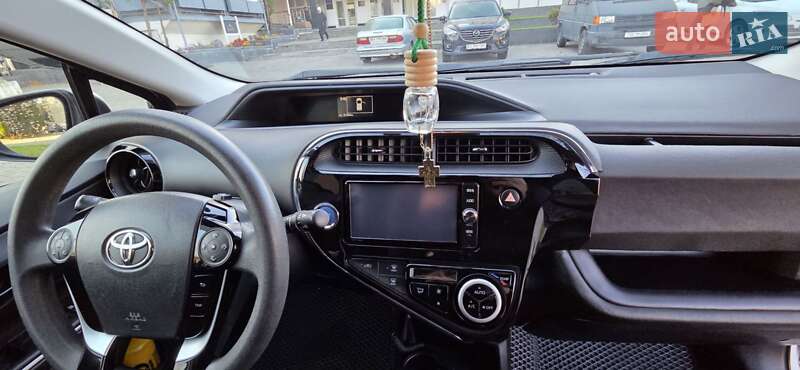 Хетчбек Toyota Aqua 2017 в Хмельницькому