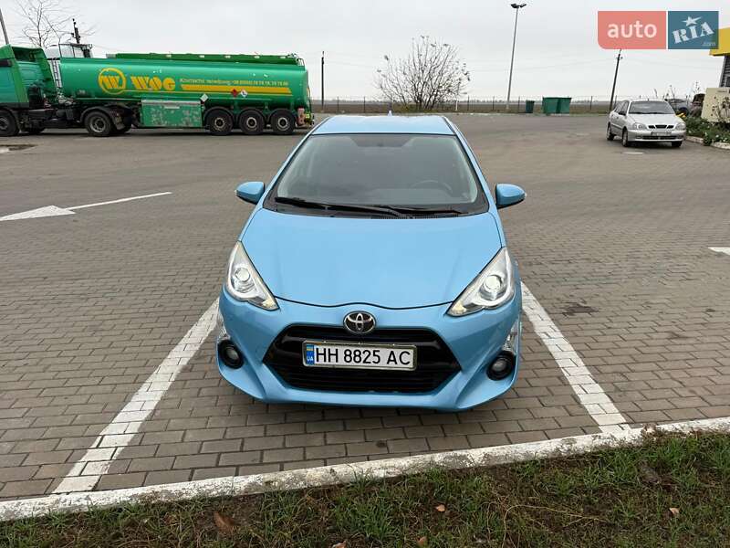 Хэтчбек Toyota Aqua 2015 в Измаиле