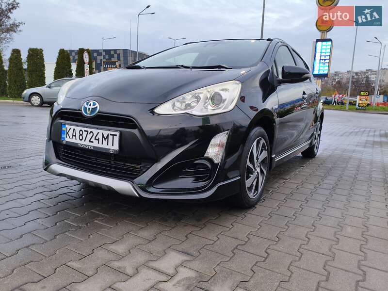 Хэтчбек Toyota Aqua 2015 в Киеве фото 13 Хэтчбек Toyota Aqua 2015 в Киеве