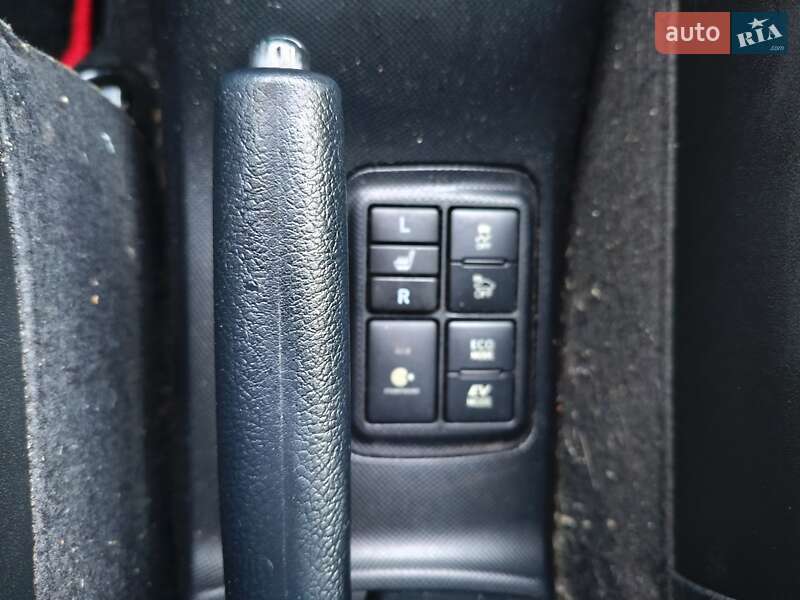 Хэтчбек Toyota Aqua 2015 в Киеве фото 30 Хэтчбек Toyota Aqua 2015 в Киеве