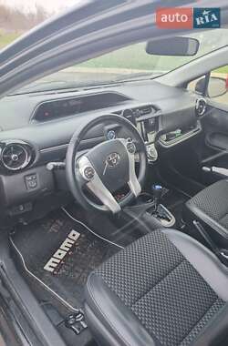 Хэтчбек Toyota Aqua 2015 в Кривом Роге