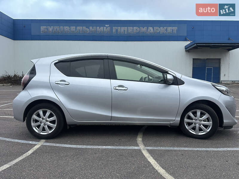 Хэтчбек Toyota Aqua 2020 в Киеве