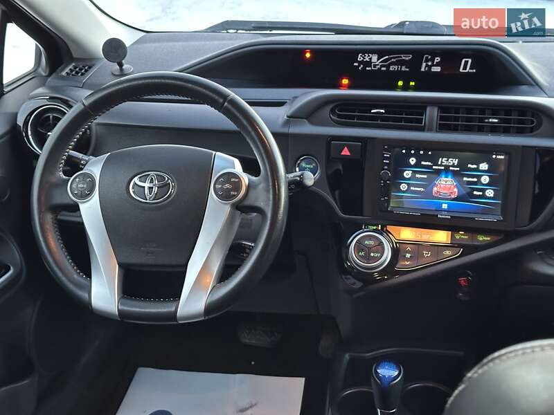 Хетчбек Toyota Aqua 2015 в Києві