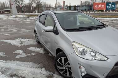 Хэтчбек Toyota Aqua 2015 в Кропивницком