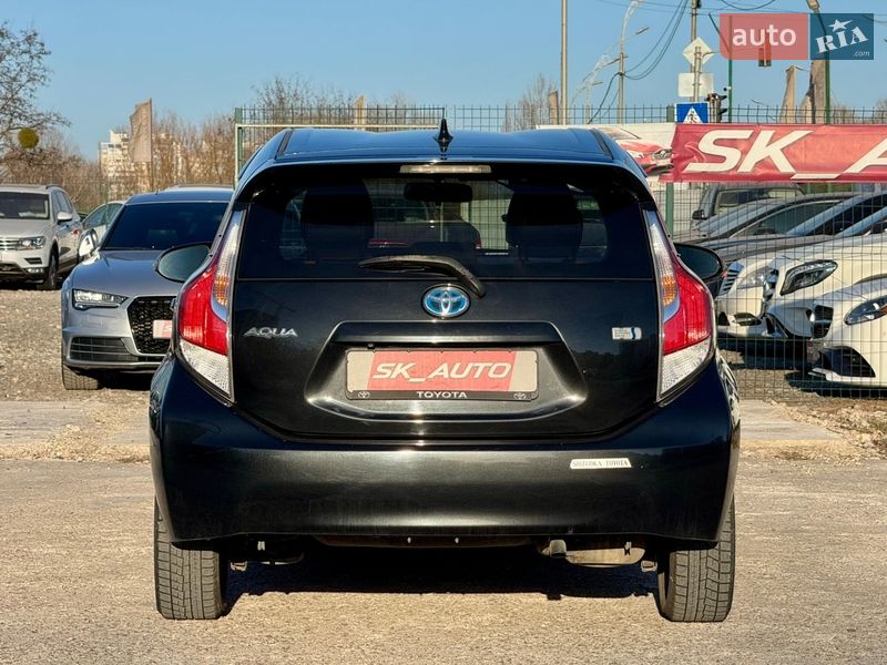 Хэтчбек Toyota Aqua 2015 в Киеве