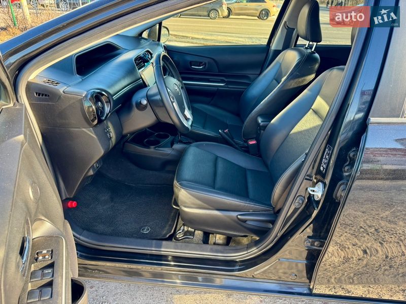 Хэтчбек Toyota Aqua 2015 в Киеве