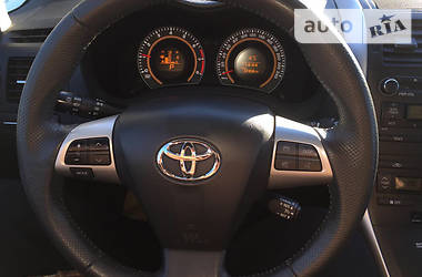 Хэтчбек Toyota Auris 2011 в Покровске