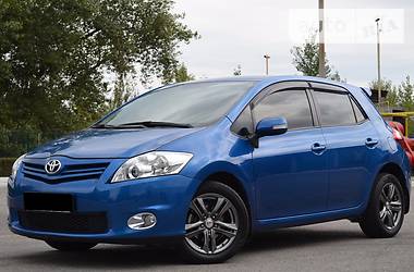 Хэтчбек Toyota Auris 2010 в Днепре