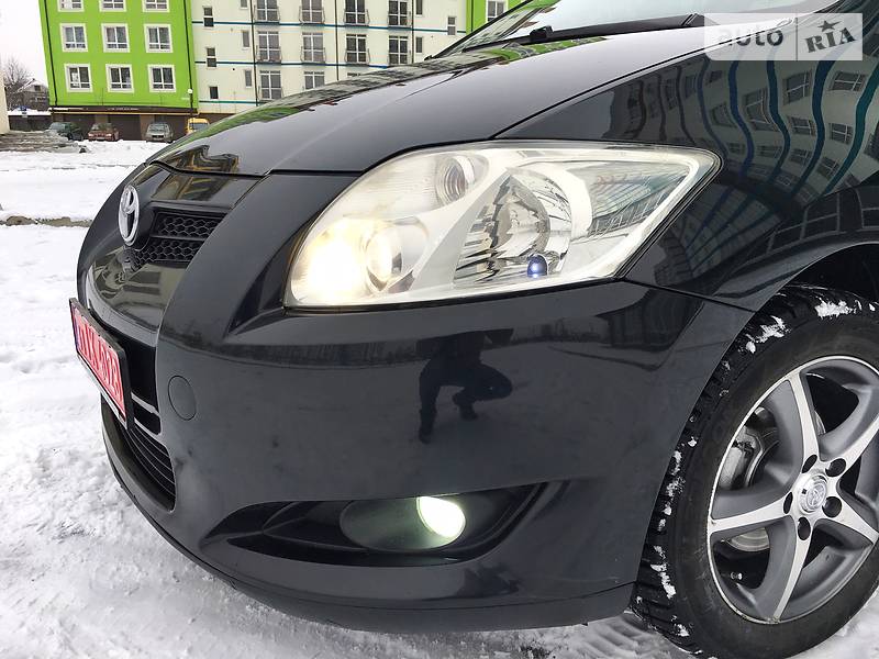 Хэтчбек Toyota Auris 2009 в Ивано-Франковске