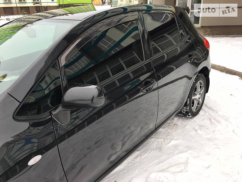 Хэтчбек Toyota Auris 2009 в Ивано-Франковске