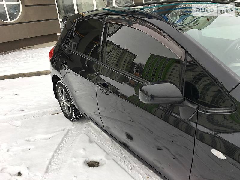 Хэтчбек Toyota Auris 2009 в Ивано-Франковске