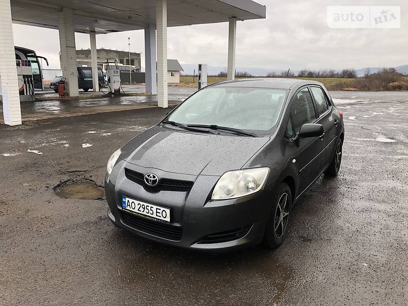 Хетчбек Toyota Auris 2008 в 