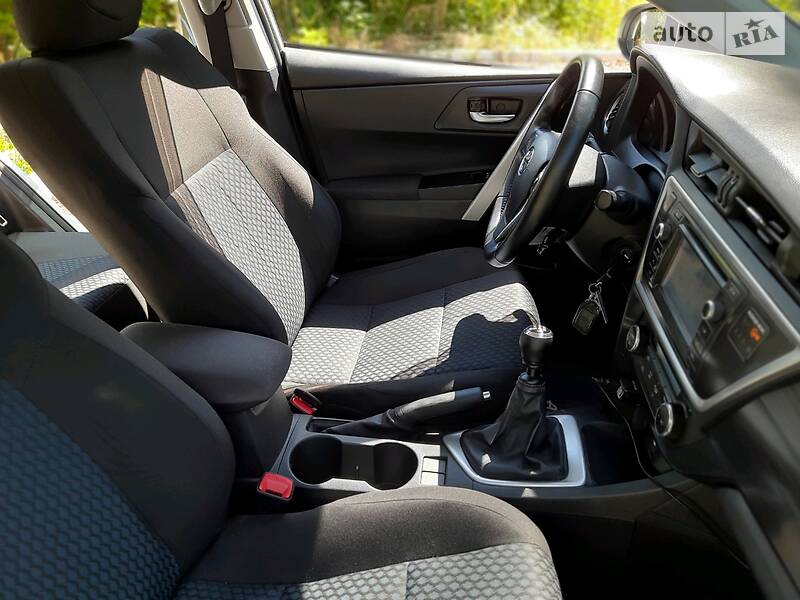 Хетчбек Toyota Auris 2013 в Києві фото 9 Хетчбек Toyota Auris 2013 в Києві