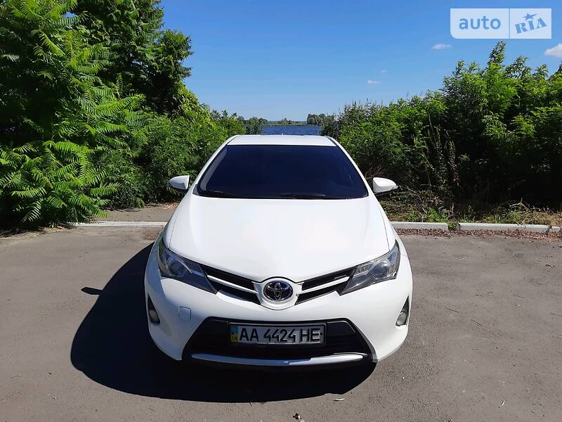 Хетчбек Toyota Auris 2013 в Києві фото 13 Хетчбек Toyota Auris 2013 в Києві