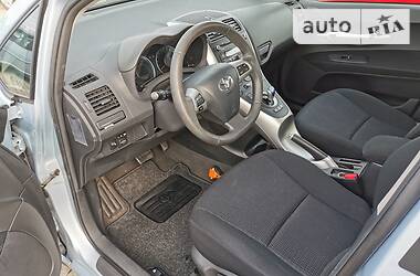 Хэтчбек Toyota Auris 2011 в Луцке