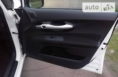 Хэтчбек Toyota Auris 2011 в Каменском