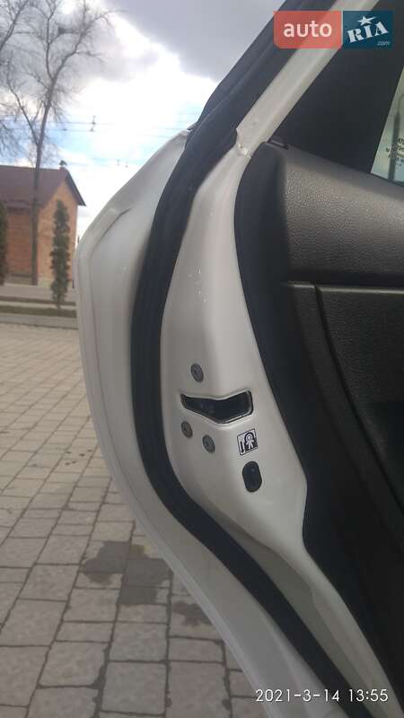 Універсал Toyota Auris 2014 в Івано-Франківську