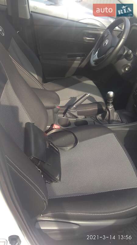 Універсал Toyota Auris 2014 в Івано-Франківську