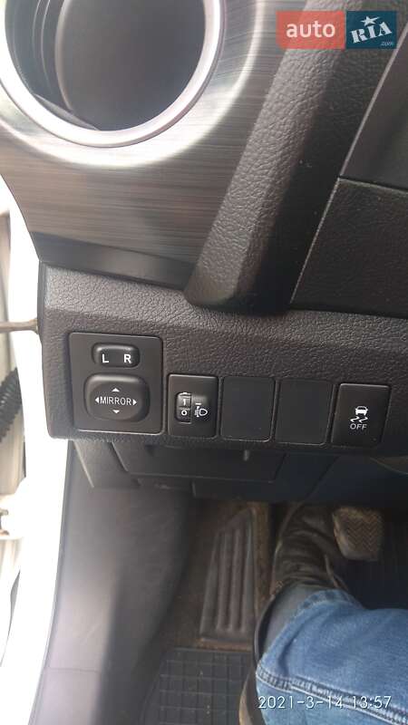 Універсал Toyota Auris 2014 в Івано-Франківську