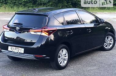 Хэтчбек Toyota Auris 2015 в Дрогобыче