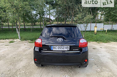 Хэтчбек Toyota Auris 2011 в Львове