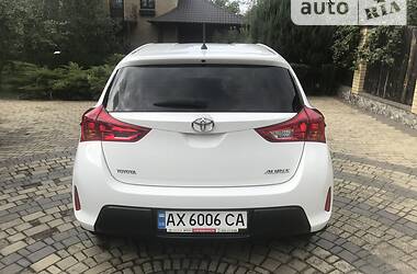 Хэтчбек Toyota Auris 2013 в Харькове