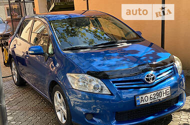 Хэтчбек Toyota Auris 2011 в Хусте