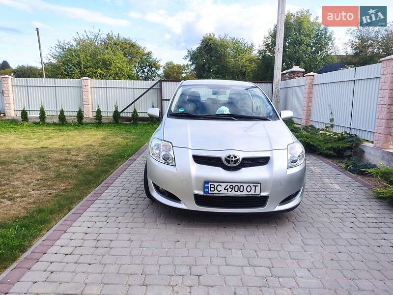 Хетчбек Toyota Auris 2009 в Старому Самборі