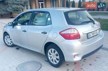 Хэтчбек Toyota Auris 2011 в Вознесенске