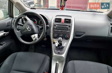 Хэтчбек Toyota Auris 2011 в Умани