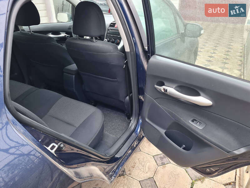 Хэтчбек Toyota Auris 2011 в Умани фото 5 Хэтчбек Toyota Auris 2011 в Умани