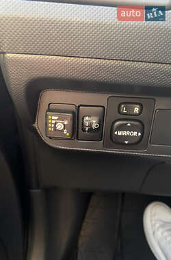 Хэтчбек Toyota Auris 2007 в 