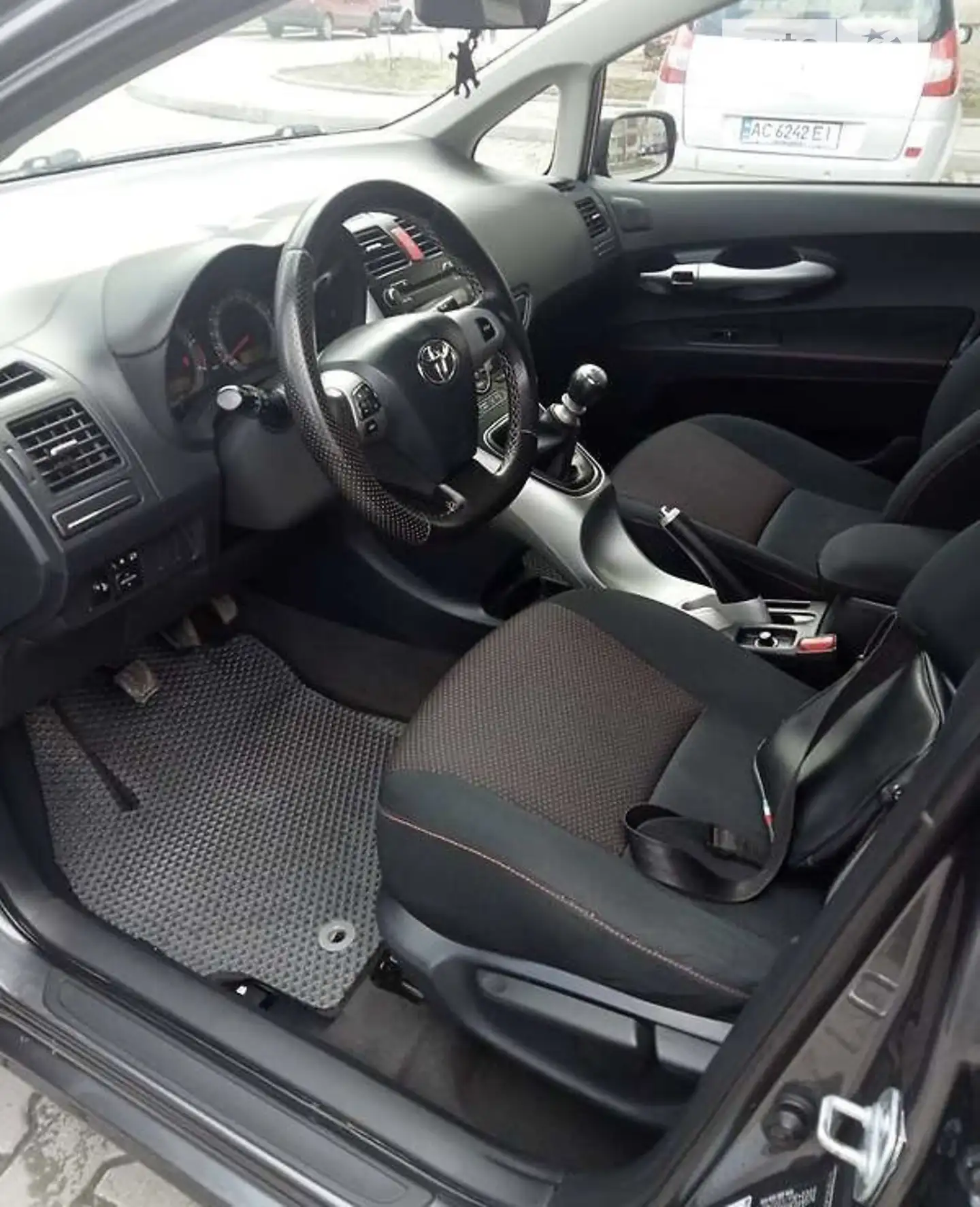 2010 Toyota Auris - мініатюра 9