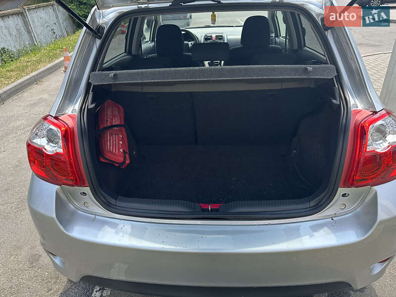 Хэтчбек Toyota Auris 2011 в Хмельницком