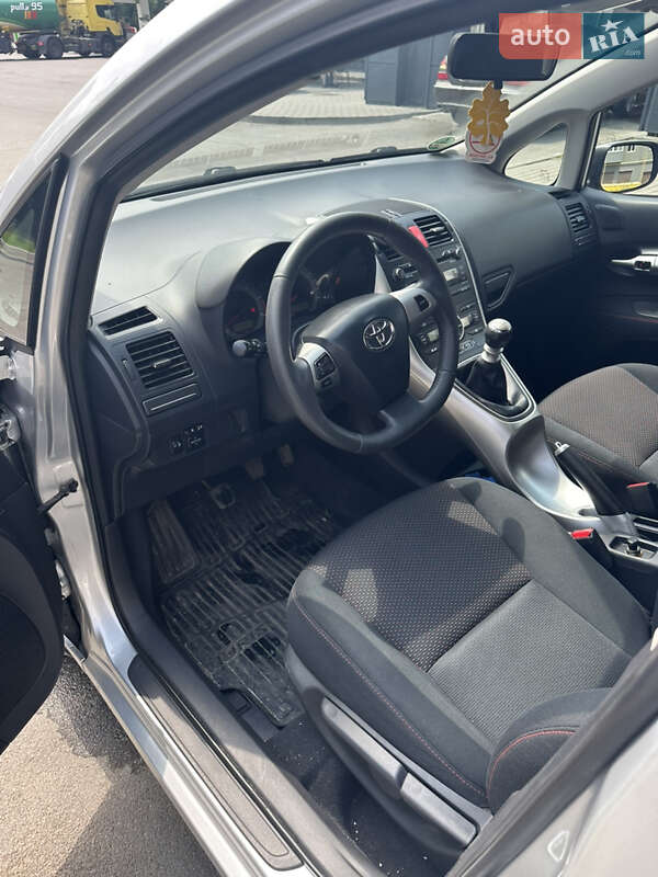 Хэтчбек Toyota Auris 2011 в Хмельницком