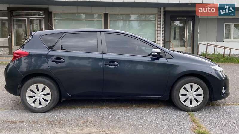Хетчбек Toyota Auris 2013 в Южноукраїнську