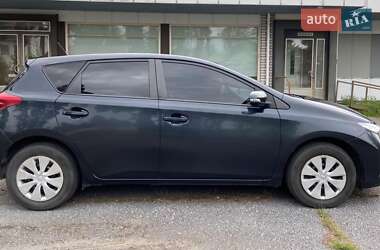 Хэтчбек Toyota Auris 2013 в Южноукраинске